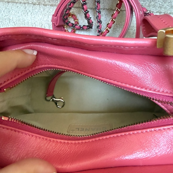 Chanel Gabrielle Hobo Small in Beige Rattan & Pink leather - Picture 4 of 14